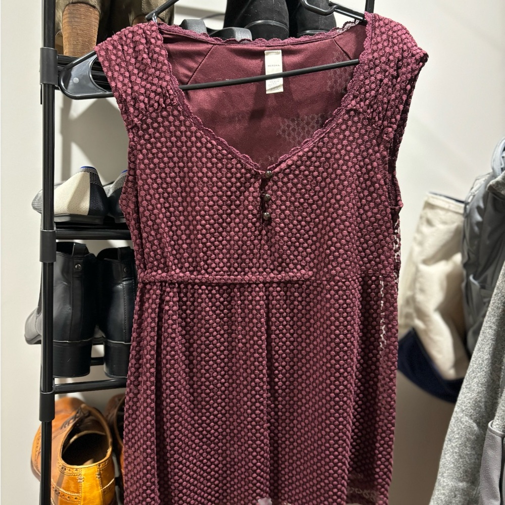 Textured Sleeveless Burgundy Top